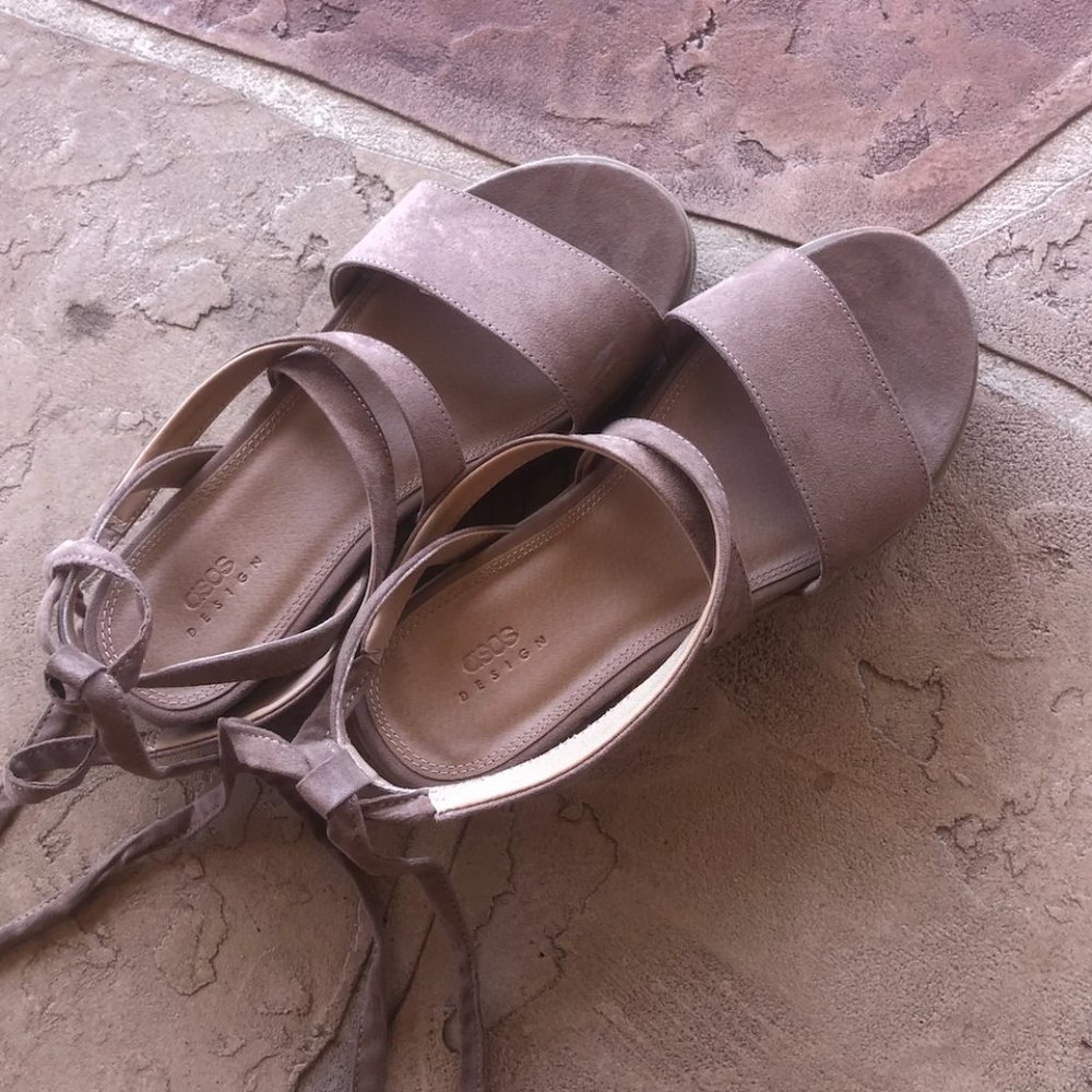 ASOS DESIGN Wide Fit Tessa tie leg flatform